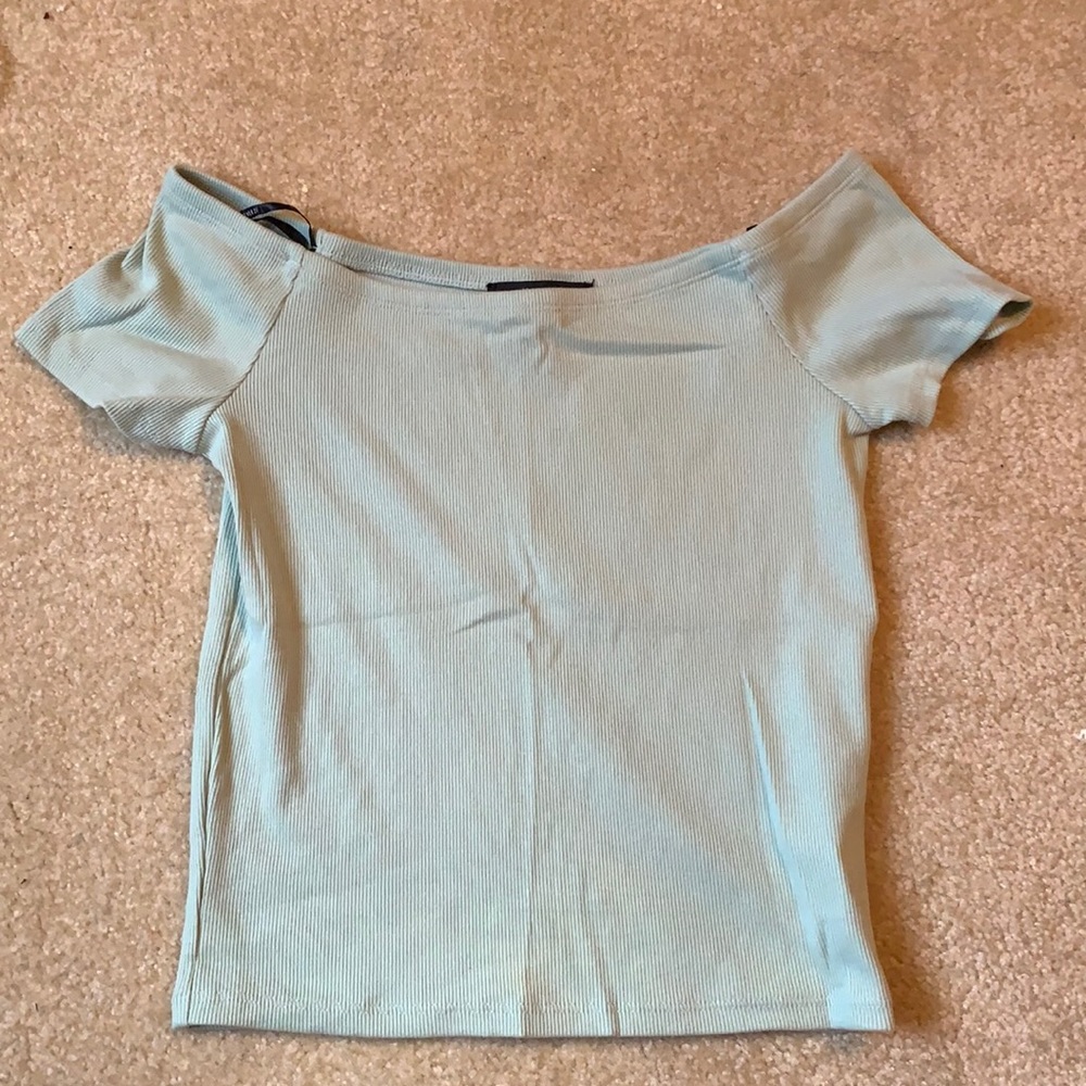 Green slightly cropped off the shoulder